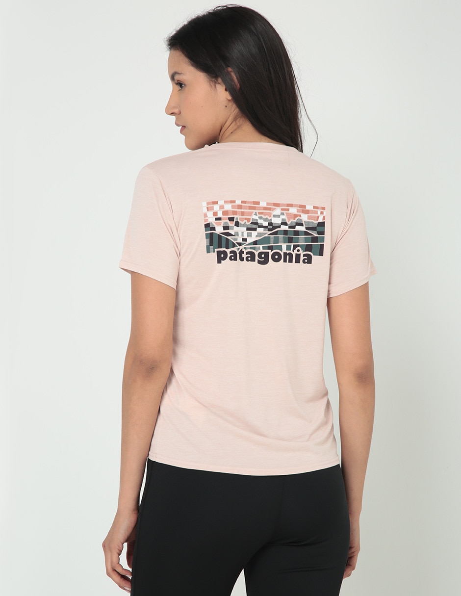 Playera deportiva outdoor Patagonia Cap Cool Daily Graphic de mujer.