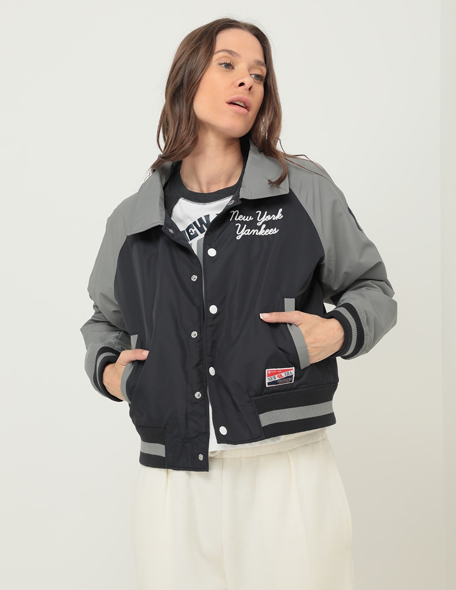 Chamarra impermeable casual New Era Outerwear New York Yankees MLB para mujer