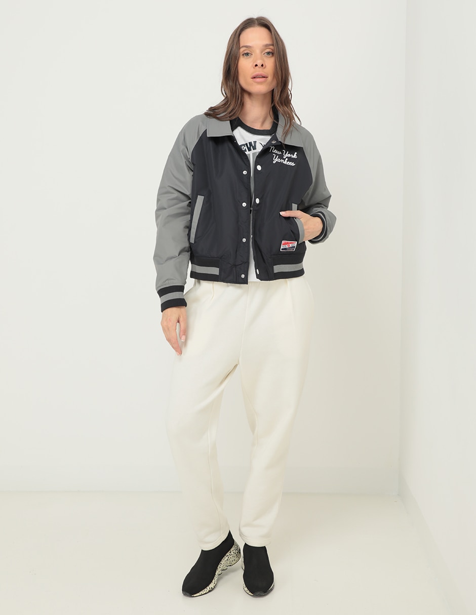 Chamarra impermeable casual New Era Outerwear New York Yankees MLB para mujer