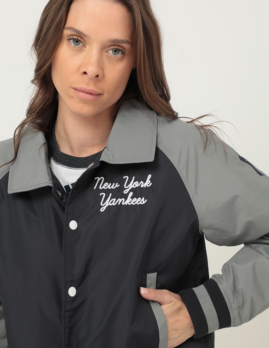 Chamarra impermeable casual New Era Outerwear New York Yankees MLB para mujer