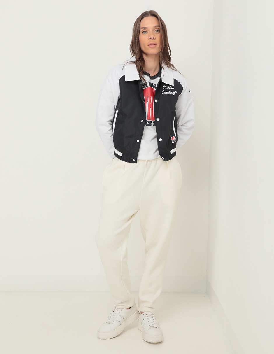 Chamarra impermeable para fútbol americano New Era Dallas Cowboys NFL para mujer