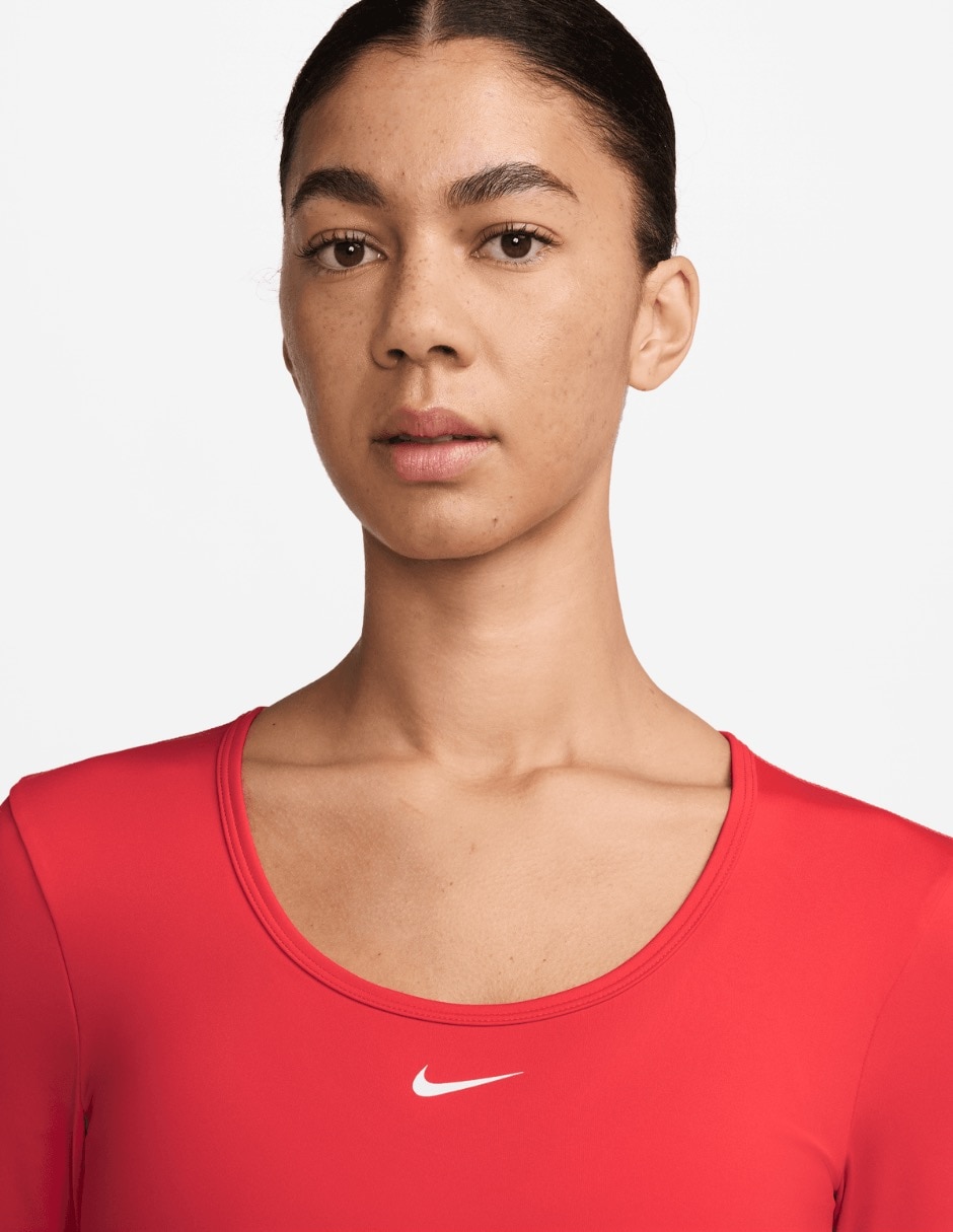 Top deportivo Nike para entrenamiento mujer