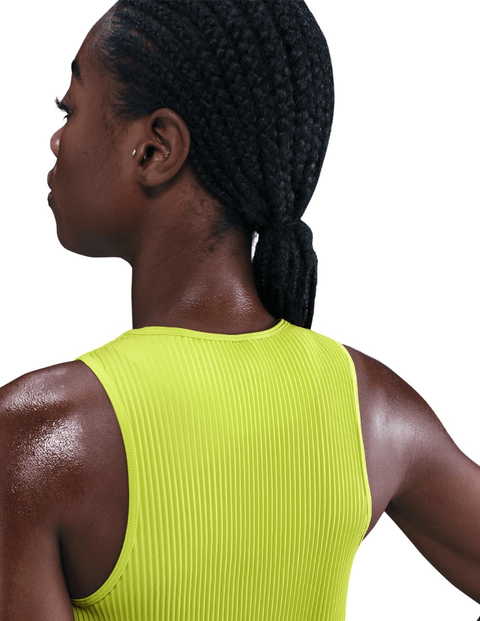 Playera deportiva para correr Nike de mujer