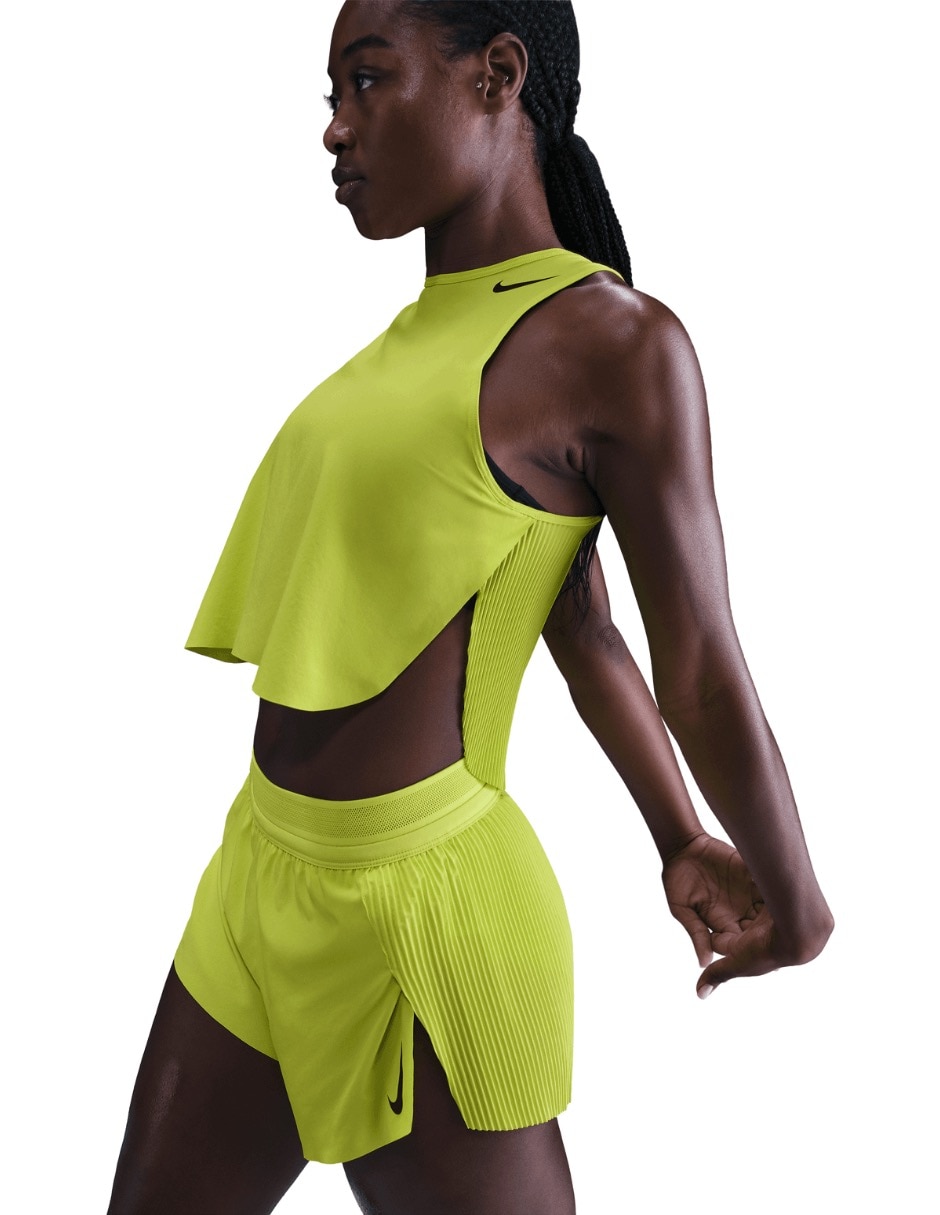 Playera deportiva para correr Nike de mujer