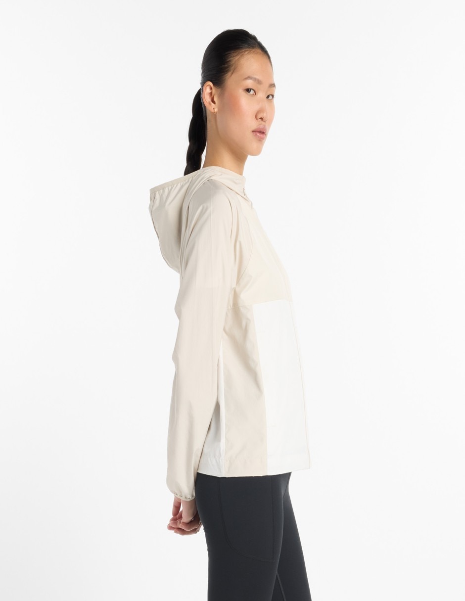 Chamarra para correr New Balance Athletics Packable de mujer