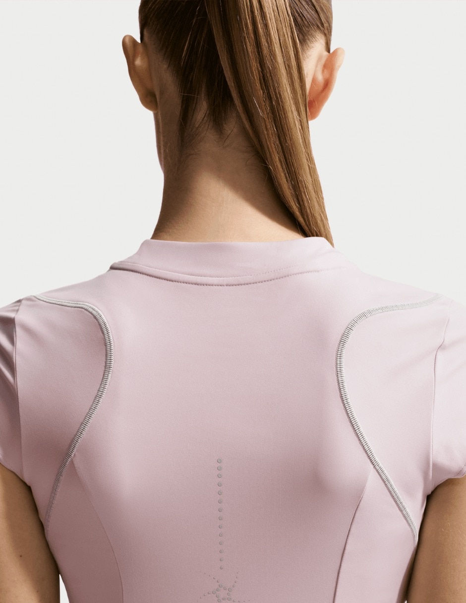 Playera deportiva para correr Nike de mujer