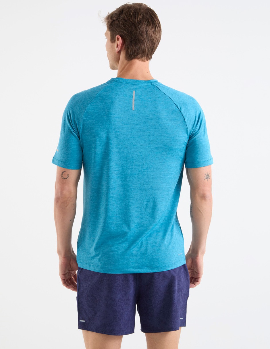 Playera deportiva para correr de hombre 6