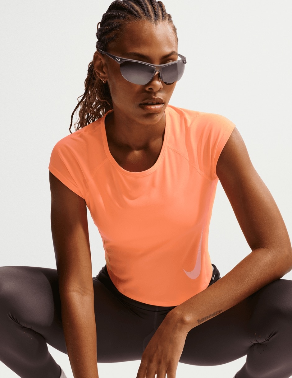 Playera deportiva para correr de mujer 4