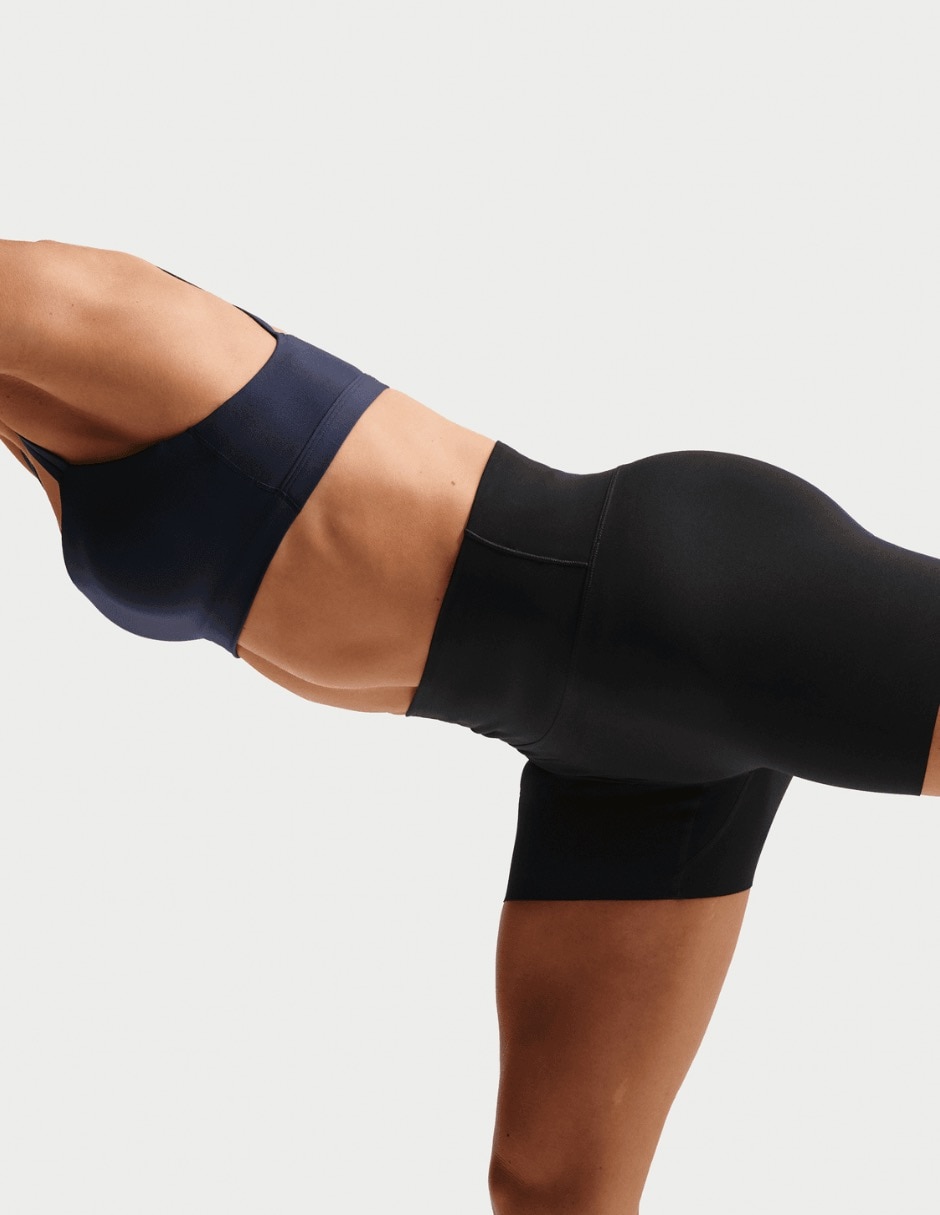 Short con bolsillos para entrenamiento mujer 4