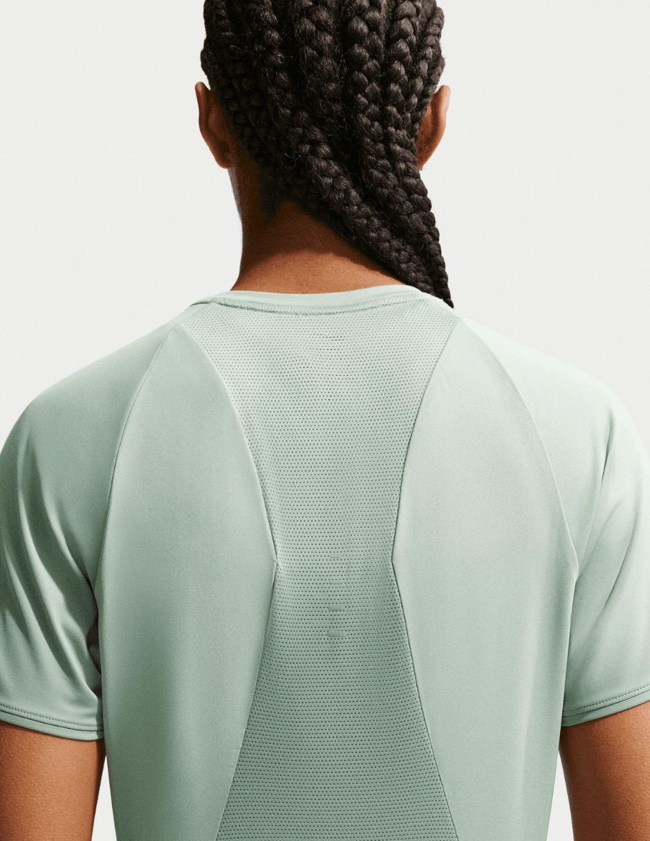 Playera deportiva para entrenamiento nike w nk swift dftop de mujer