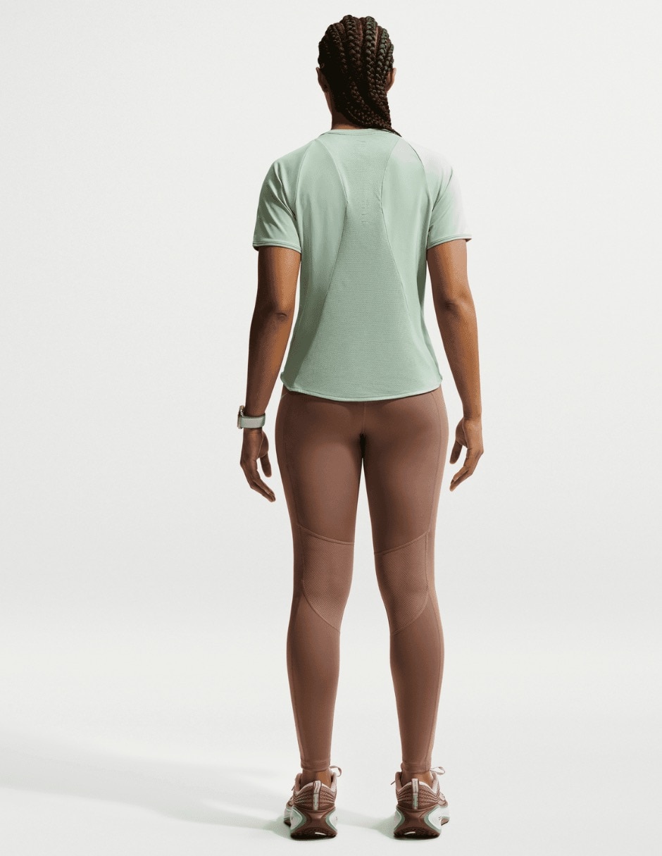 Playera deportiva para entrenamiento nike w nk swift dftop de mujer