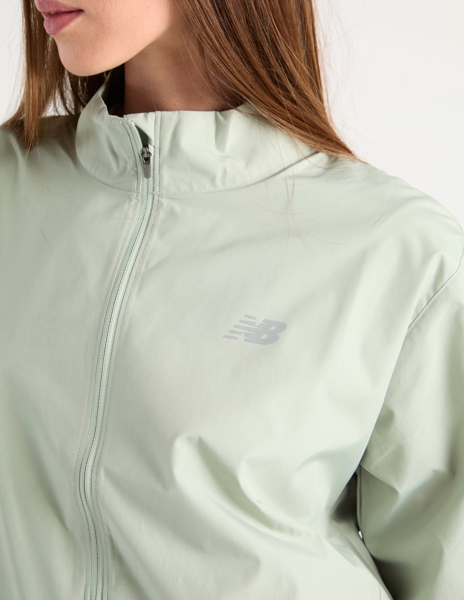 Chamarra para correr New Balance Performance para mujer
