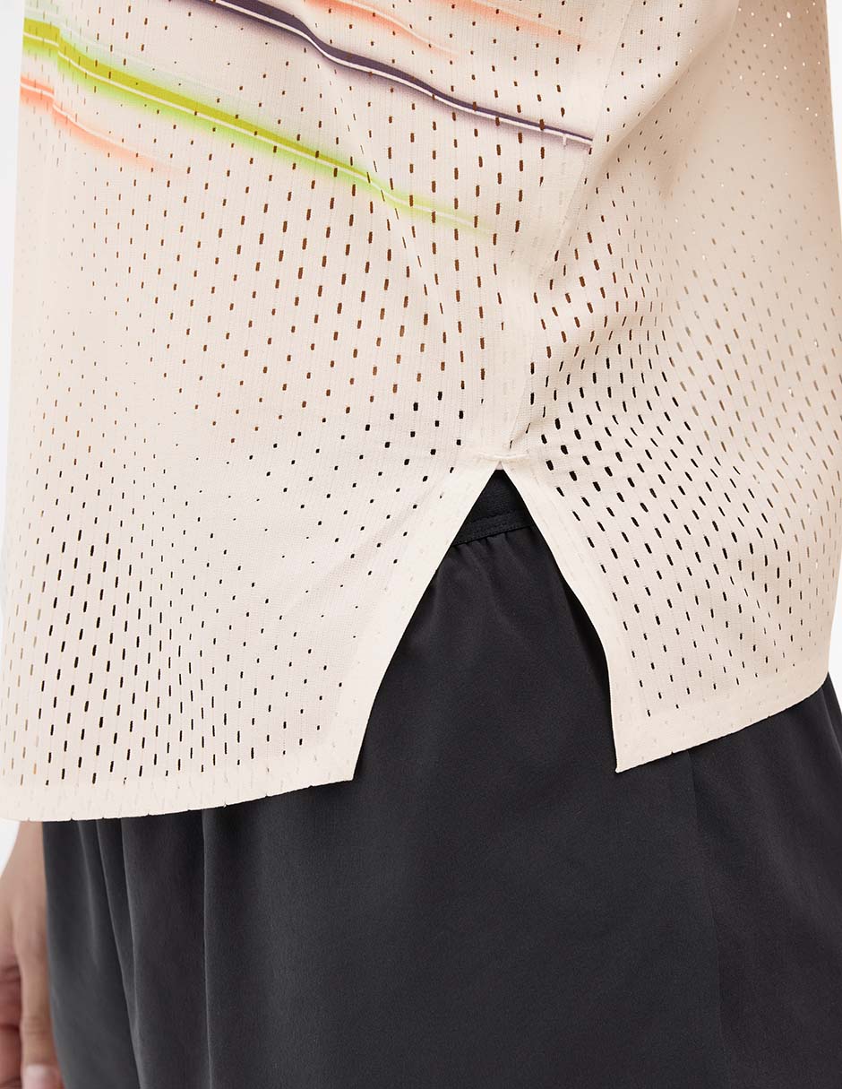 Playera deportiva para correr de mujer 9