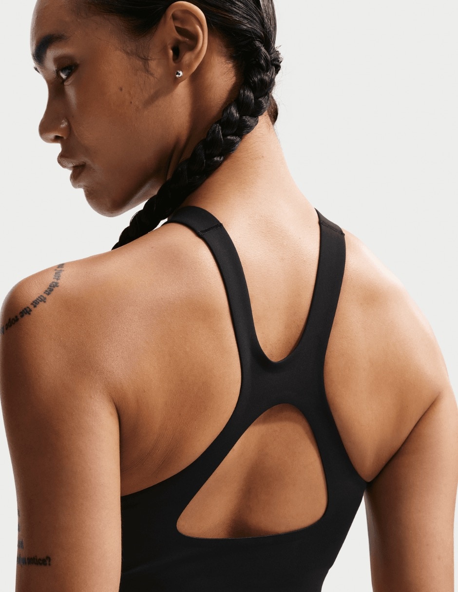 Top deportivo Nike Unvrsa para entrenamiento mujer