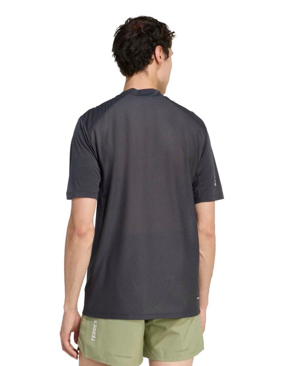 Playera deportiva para trail de hombre 6