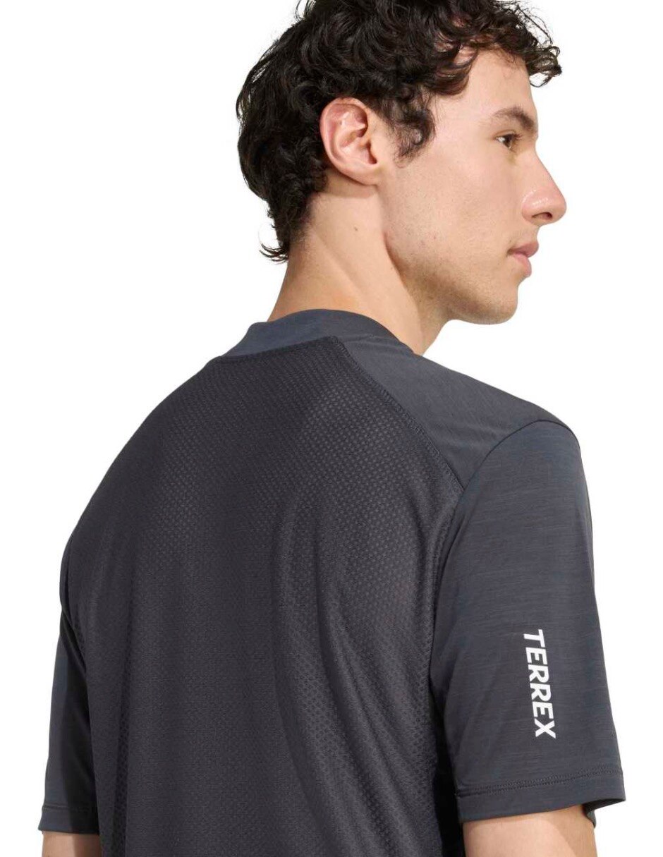 Playera deportiva para trail de hombre 2