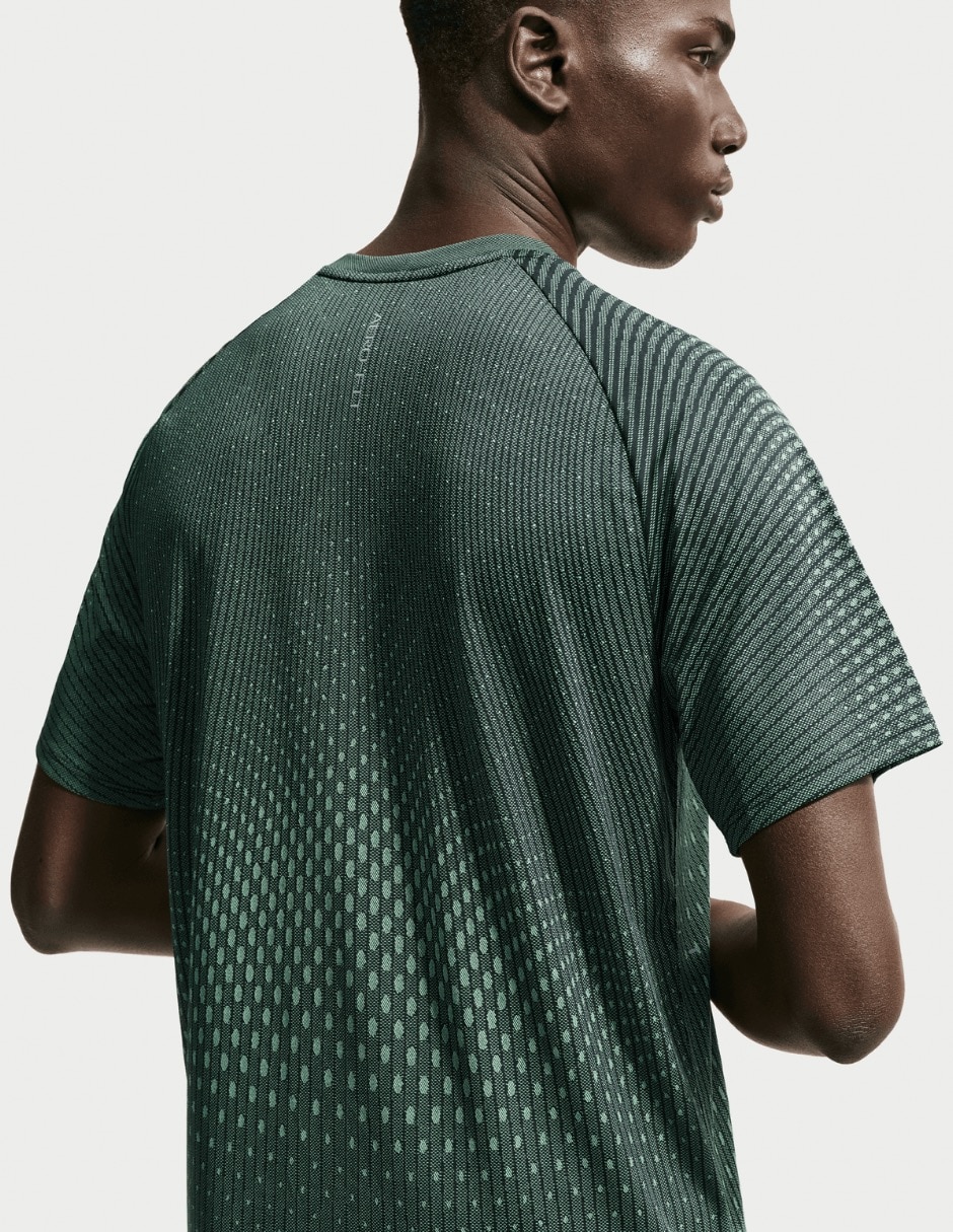 Playera deportiva para correr de hombre 4